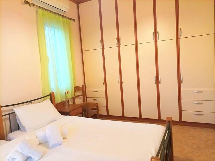 Lourantos Bayside Apartments Βαθύ Εξωτερικό φωτογραφία