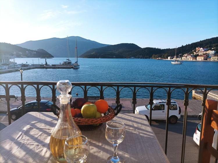 Lourantos Bayside Apartments Βαθύ Εξωτερικό φωτογραφία