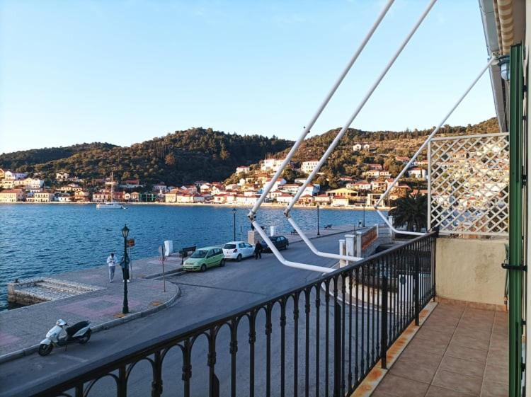 Lourantos Bayside Apartments Βαθύ Εξωτερικό φωτογραφία